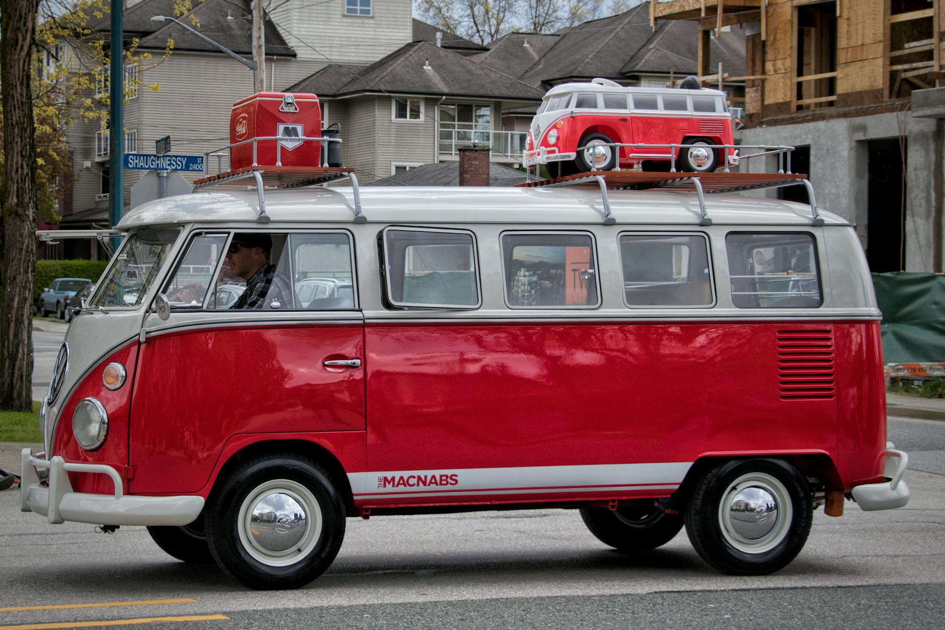 2021 Automobili Pininfarina Battista Minivan